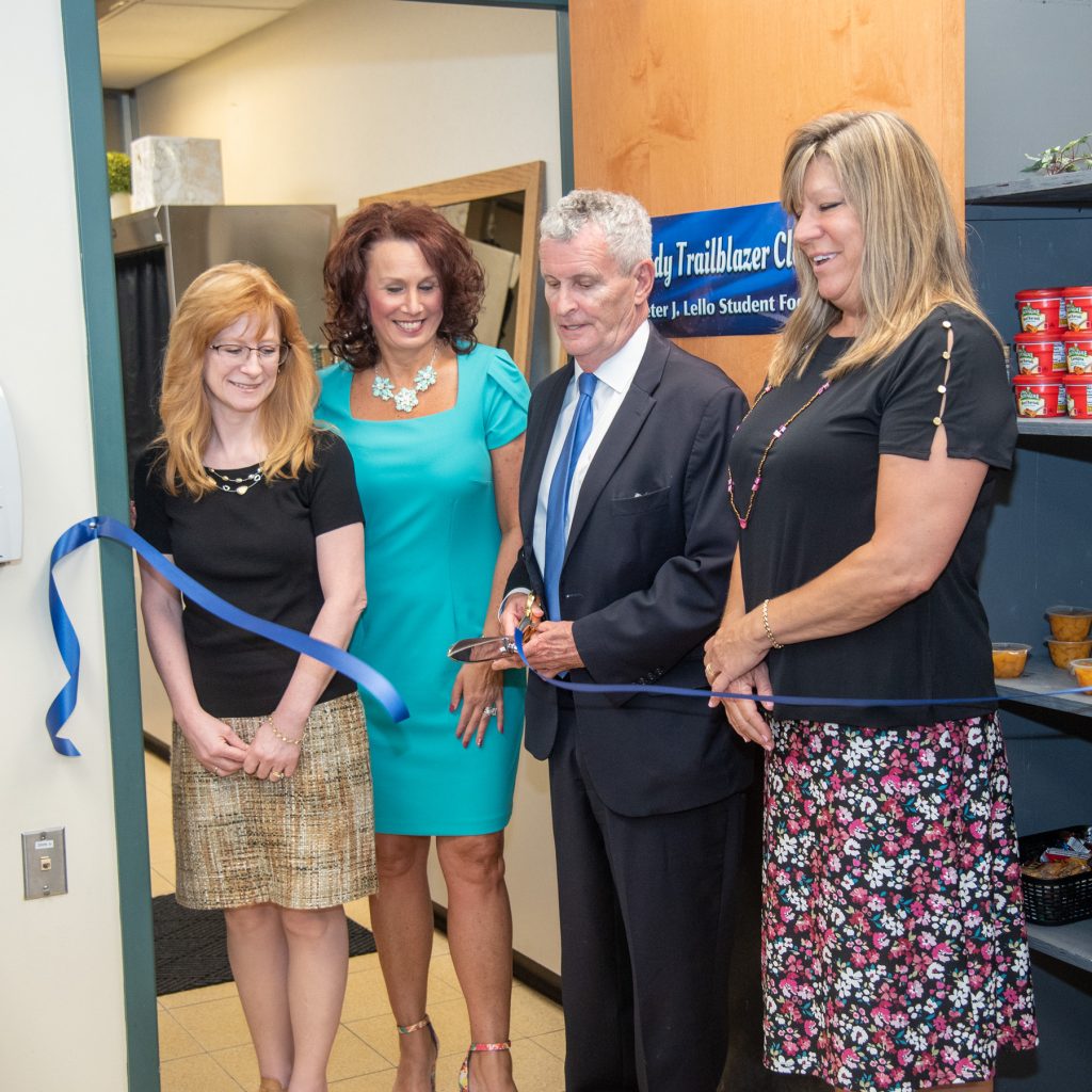 LCCC opens new clothes closet for students